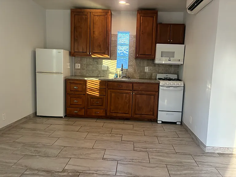2336 W Orange Dr #C — Photo 3