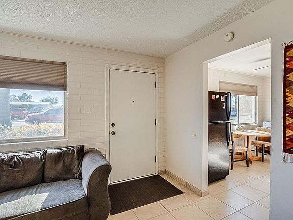 5th image of 636 W Caroline St