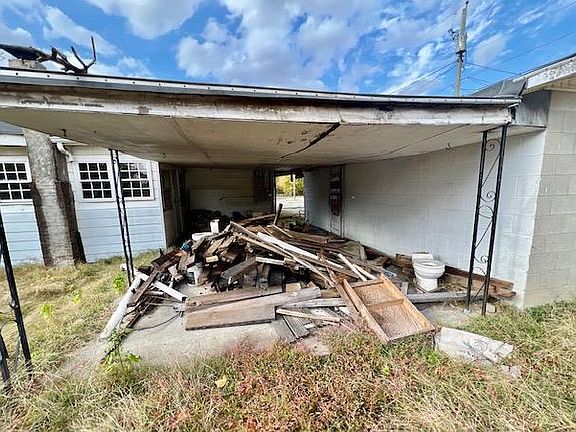 3rd image of 110 W Moss Ave