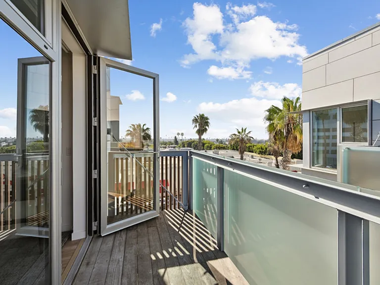 Evani 3223 Wilshire — Photo 33
