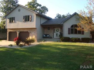 707 Fairoaks Rd, Metamora, IL 61548