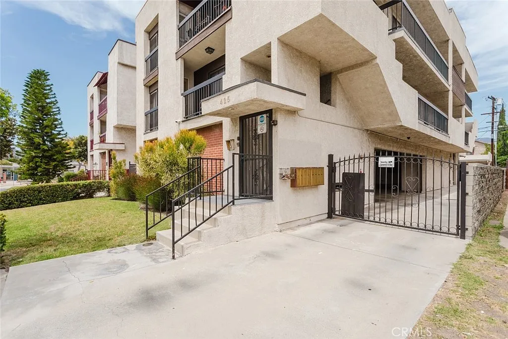 1 bed, 650 sqft, $2,400 — Photo 4
