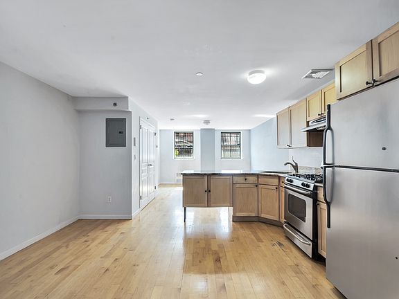 5th image of 141 Kane St APT 1