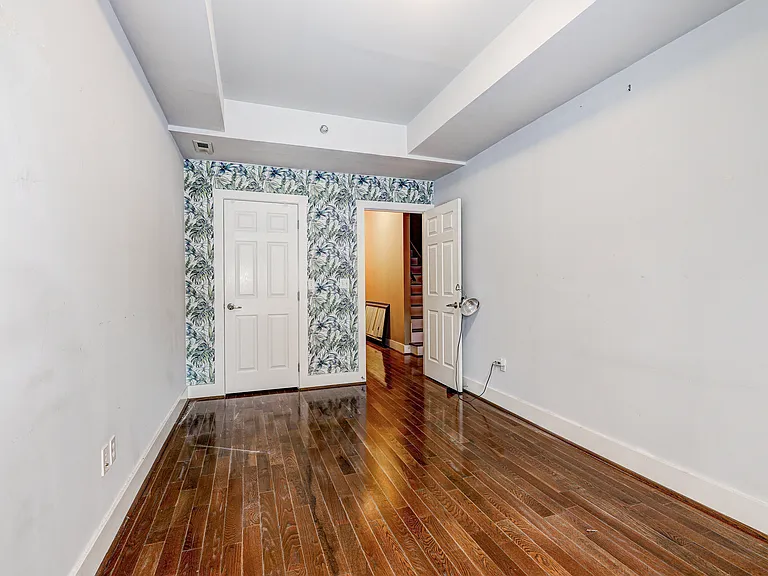 1724 Fleet St — Photo 3