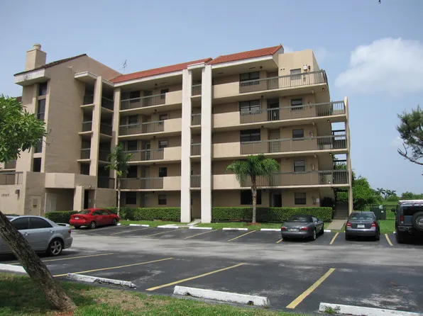 10317 NW 9th Street Cir #9, Miami, FL 33172