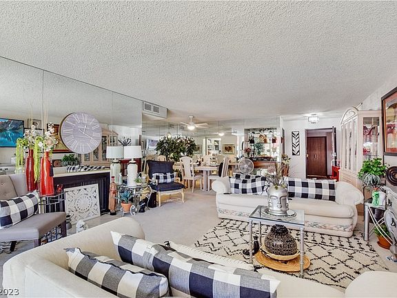 4th image of 730 S Royal Crest Cir Unit 411