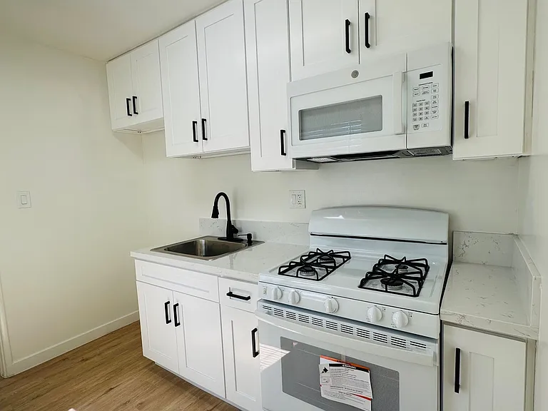 Kingston Apartments — Photo 7