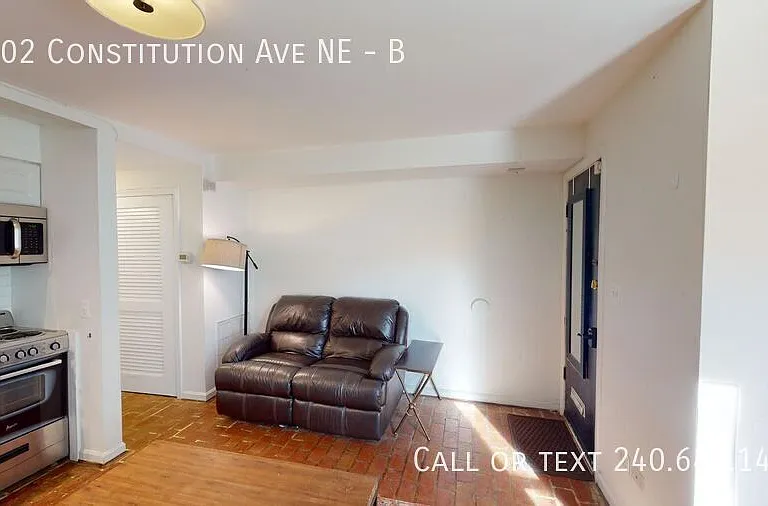 1002 Constitution Ave NE #B — Photo 5