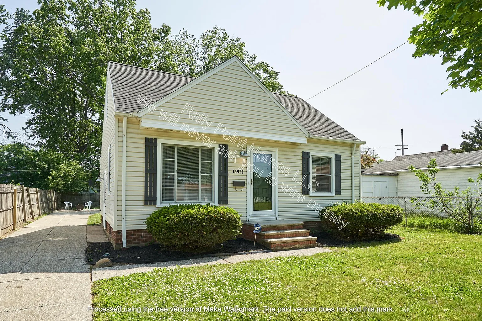 13921 Leroy Ave photo 1
