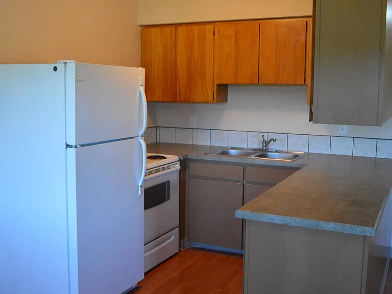 725 NW Pine St #3 — Photo 11