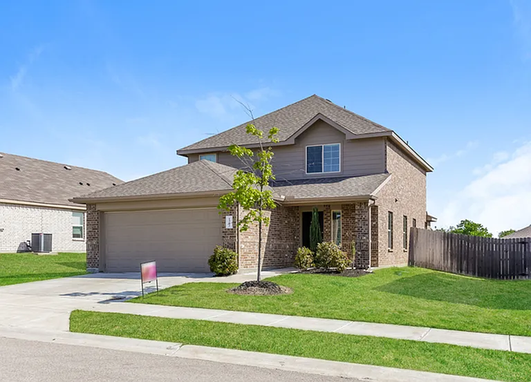1302 Starling Ln — Photo 1