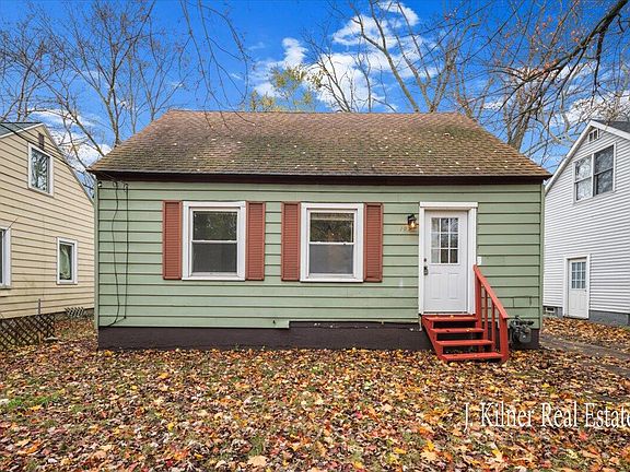 3rd image of 105 Meerse St SE