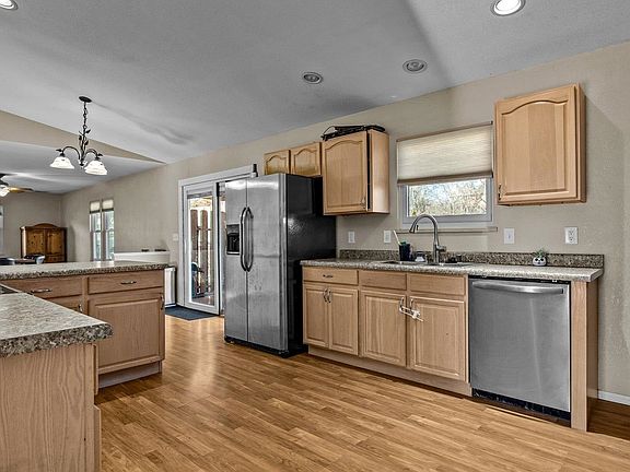 5th image of 2690 Catalina Dr
