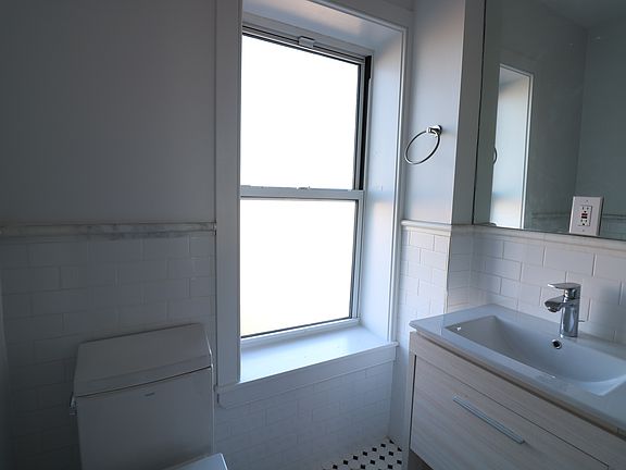 4th image of 471 Macdonough St #17X