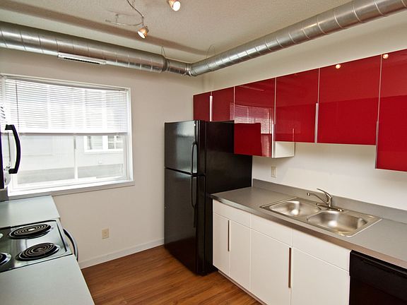 3rd image of 624 University Ave SE APT 6