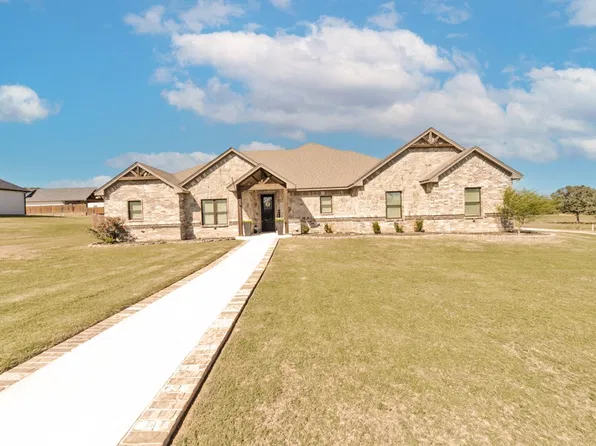 1610 N Mason St, Bowie, TX 76230