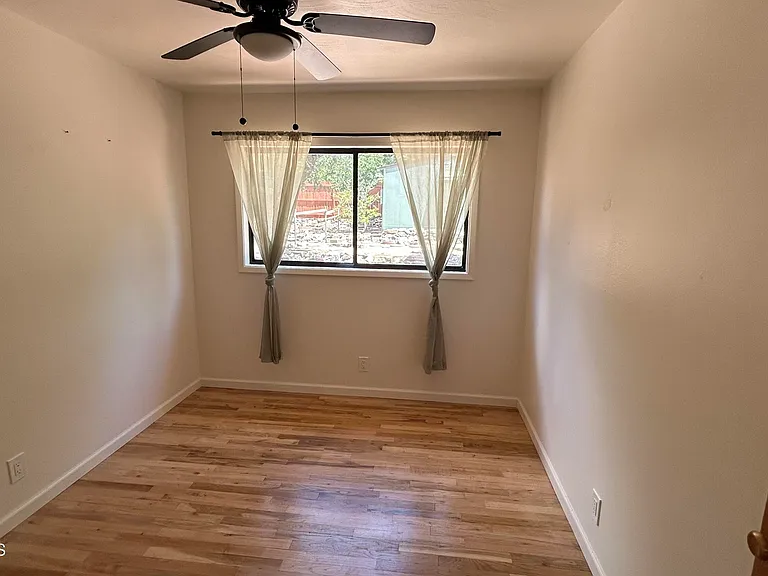 610 Flora St — Photo 7