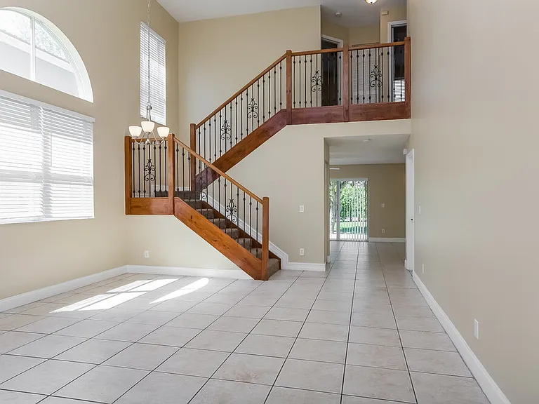 2314 SW 135th Ave — Photo 3