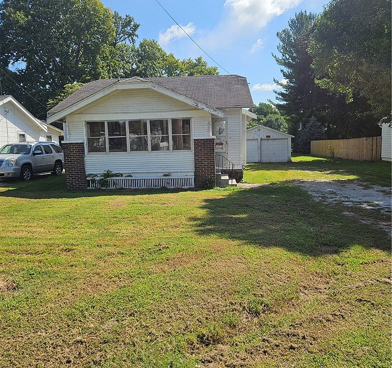 1st image of 1940 N 27th St