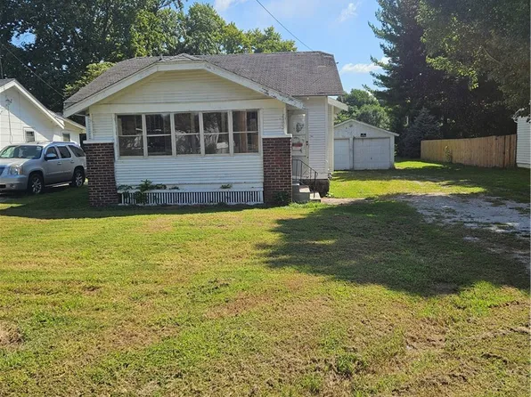 1940 N 27th St, Decatur, IL 62526