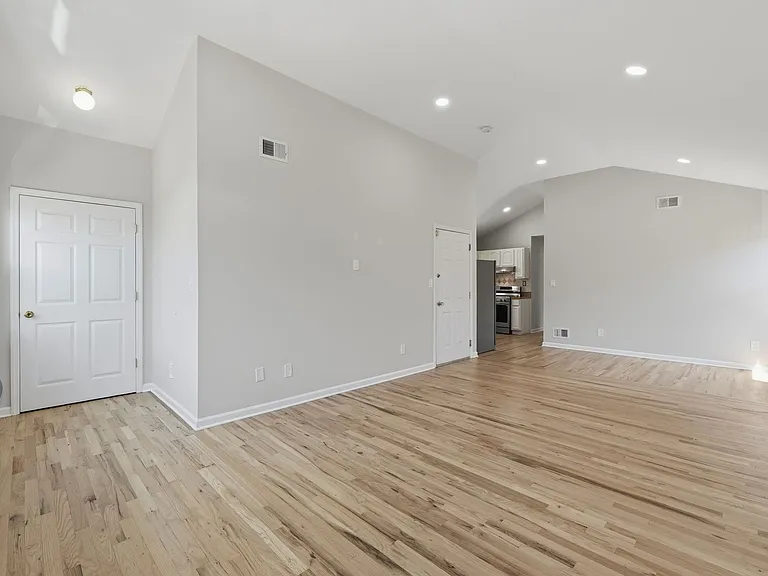 130 3rd St #2 — Photo 7