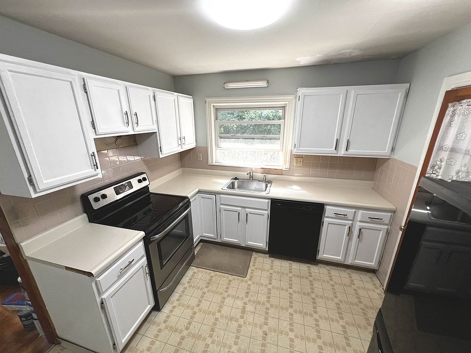 Upgraded new kitchen! Freshly painted cabinets and very soon to be replaced counter top and brand new slim microwave to be mounted! For all your kitchen needs!