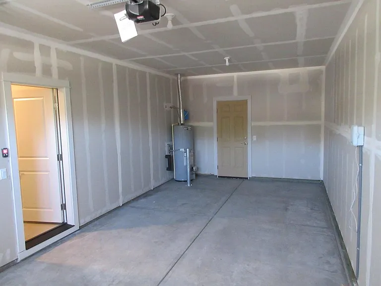 2856 Huettl Ln — Photo 19