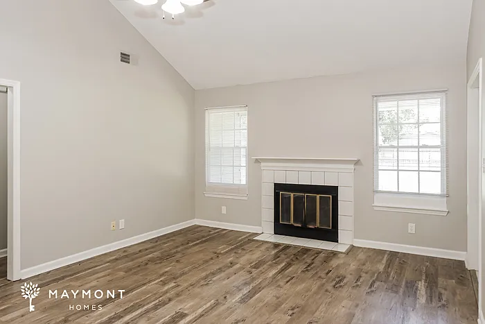 3 bed, 2.0 bath, 1200 sqft, $1,545 — Photo 3