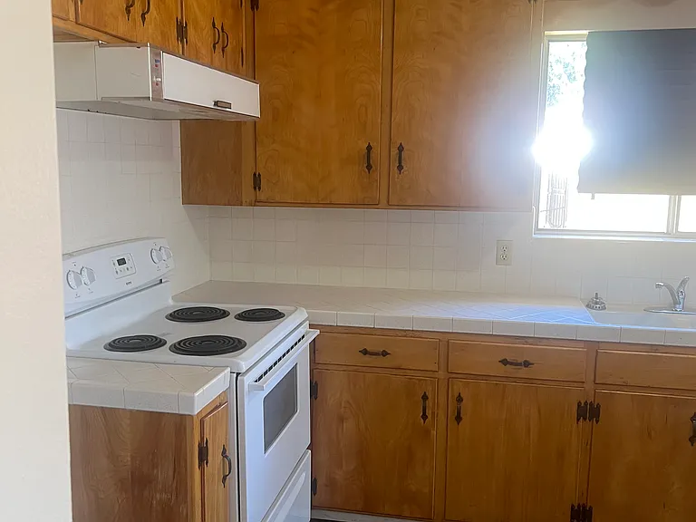 6706 N Alturas Ave — Photo 7