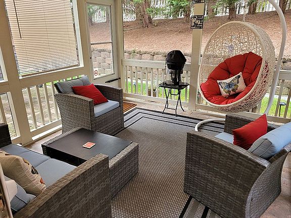 Screen private porch