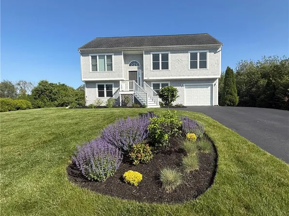 39 Hope Ln, Narragansett, RI 02882
