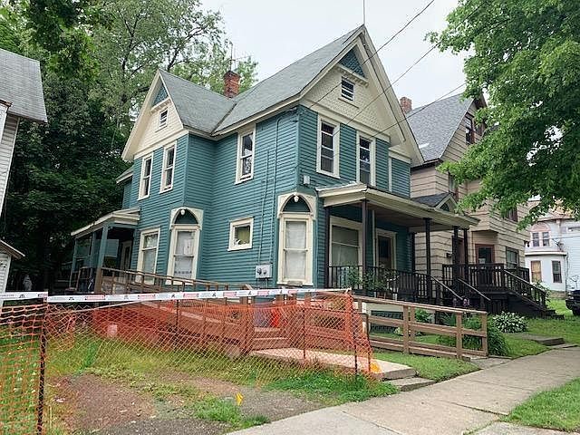 2nd image of 919 N Main St
