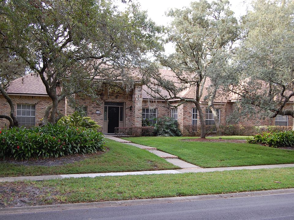 Brick Home w\ Large Oak Tree