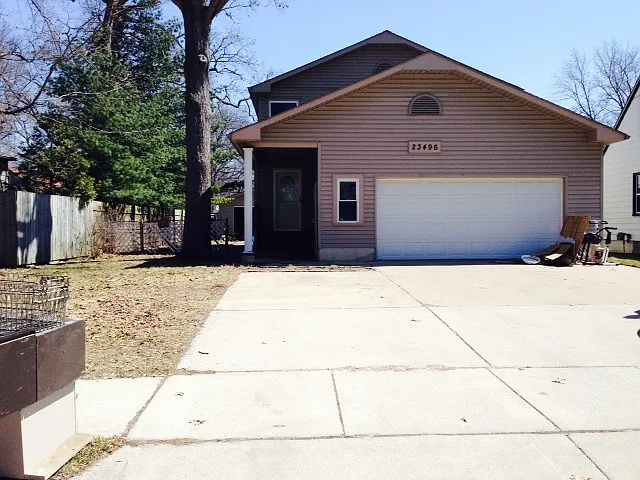 23496 Forest Ave photo 1