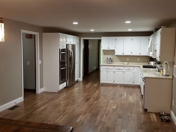 3rd image of 8475 Country St NW
