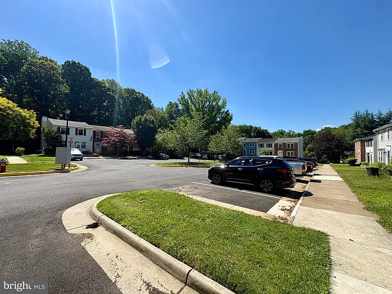 8112 Parkdale Ct — Photo 3