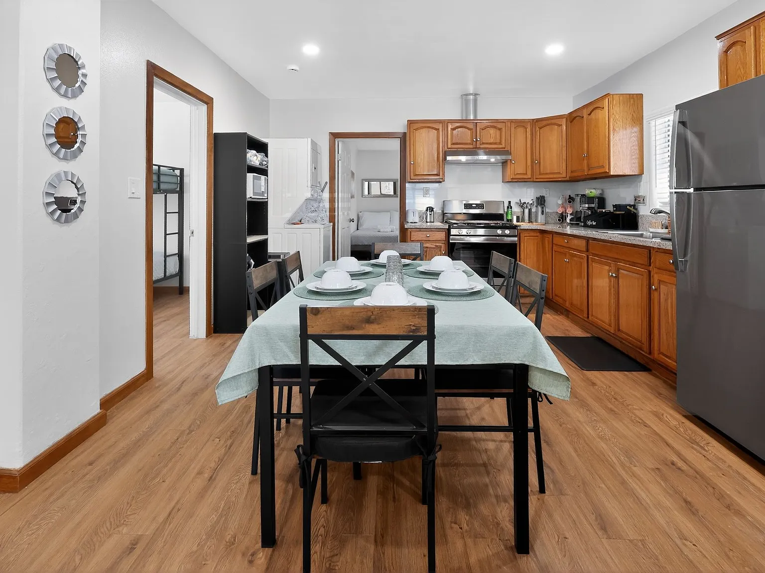 3 bed, 1000 sqft, $3,750 — Photo 2