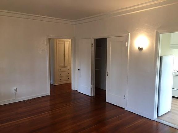4th image of 859 N June St #105