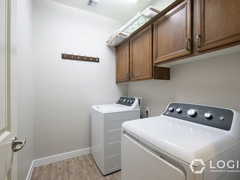 2445 E White Horse Dr — Photo 25