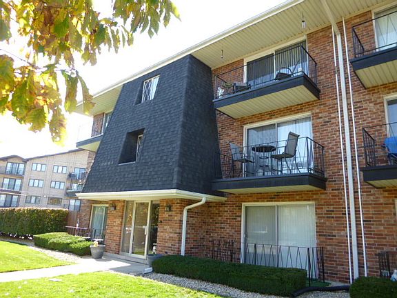 3rd image of 11016 S Keating Ave APT 3B