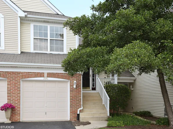 3146 Autumn Lake Dr, Aurora, IL 60504