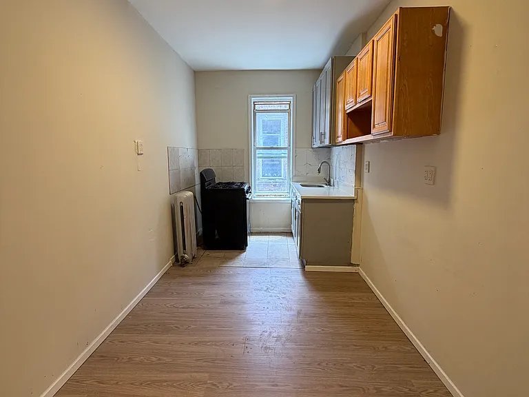 519 Sheffield Ave #2R — Photo 8
