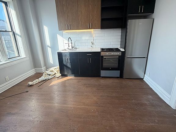 3rd image of 84 Romaine Ave #6B