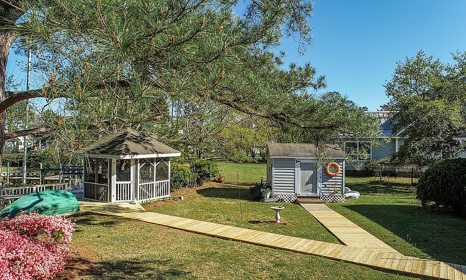 2nd image of 404 Ragan Rd