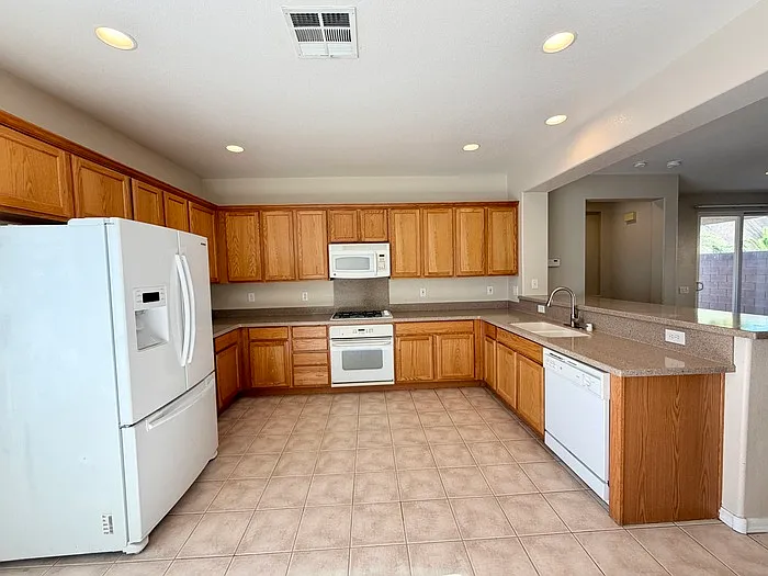 2928 Pitgaveny Ave — Photo 5