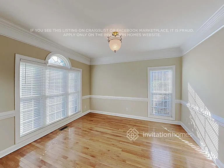 5034 Cramer Woods Dr — Photo 6