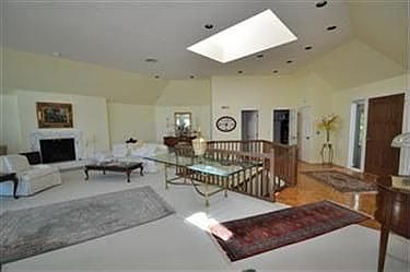 5th image of 401 Darbys Run #26