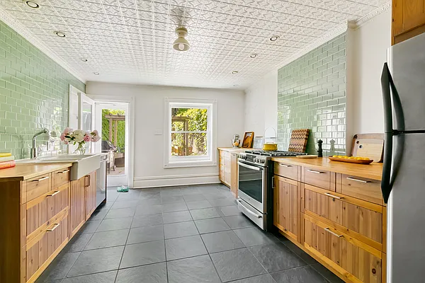 Sold by Compass | media 7