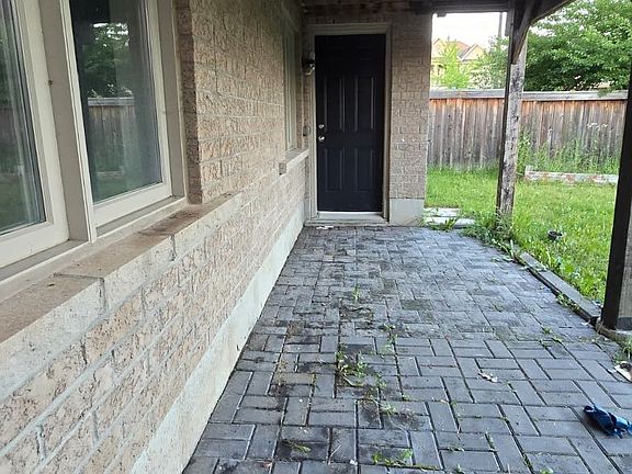 3rd image of 105 Stockell Cres