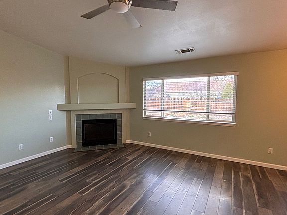 3rd image of 830 Randell Dr